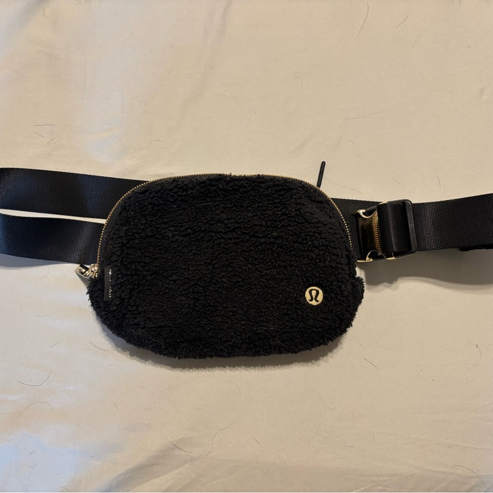 lululemon everywhere fleece belt bag